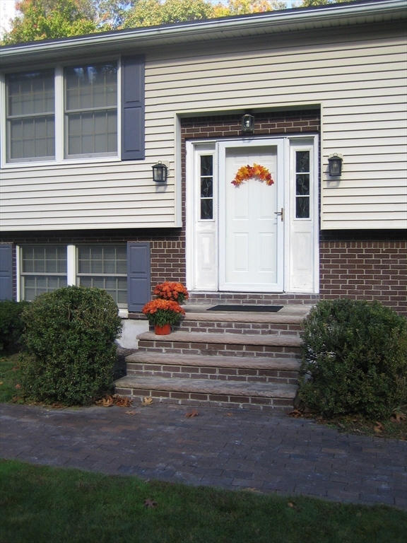 88 Great Woods Road Saugus, MA 01906 - Photo 3 of 38 Gallery Image 3