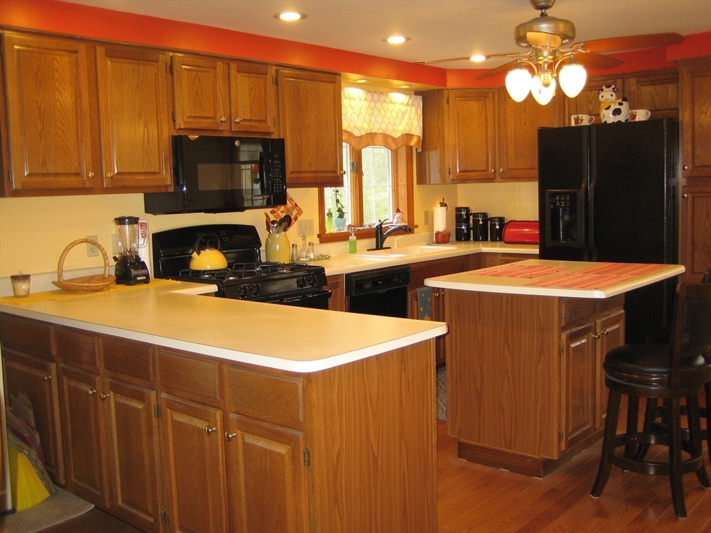 88 Great Woods Road Saugus, MA 01906 - Photo 6 of 38 Gallery Image 6