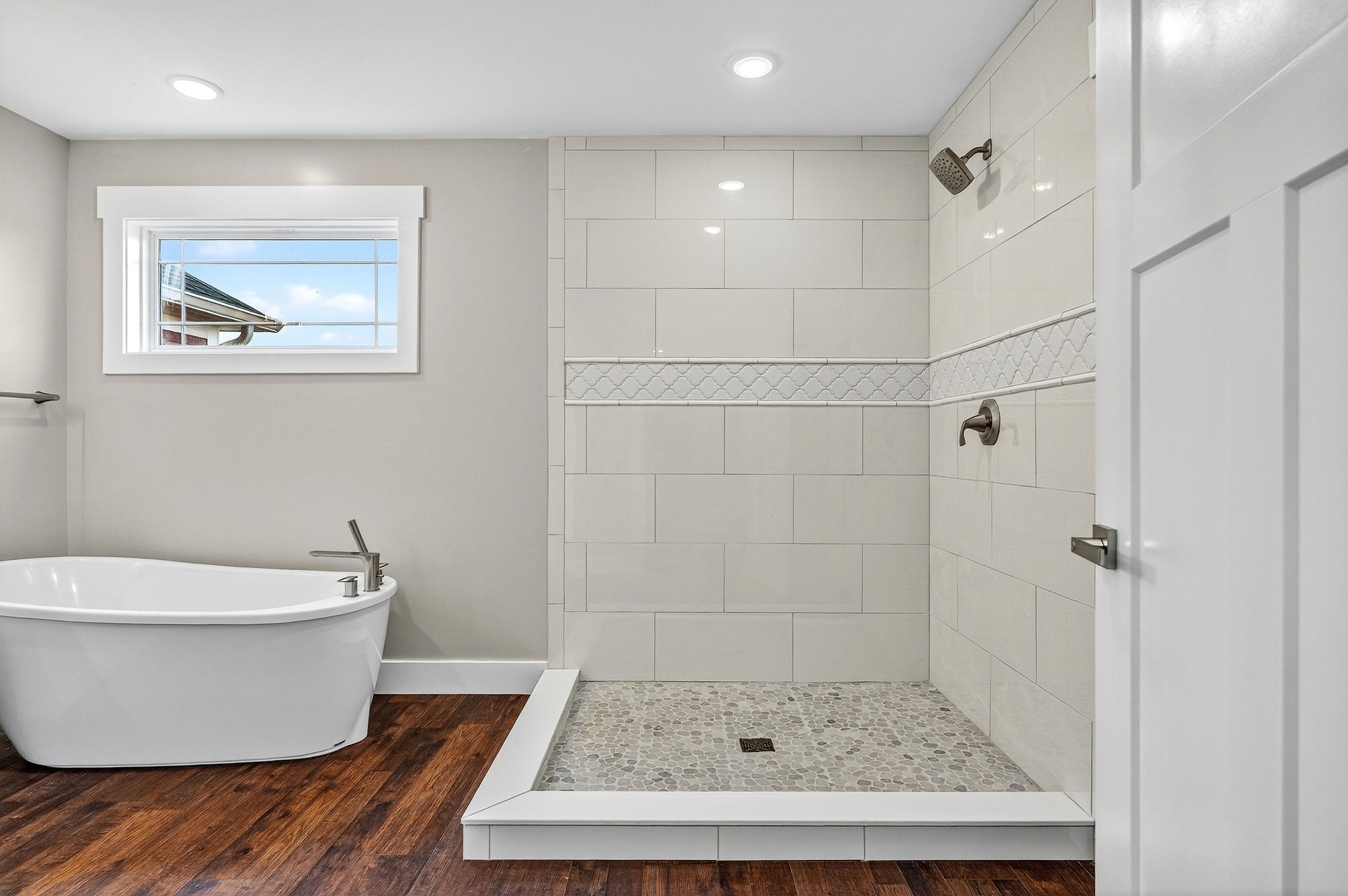 196 Dairy Barn Road Sparta, TN 38583 - Photo 21 of 44 a view of a bathtub in a bathroom