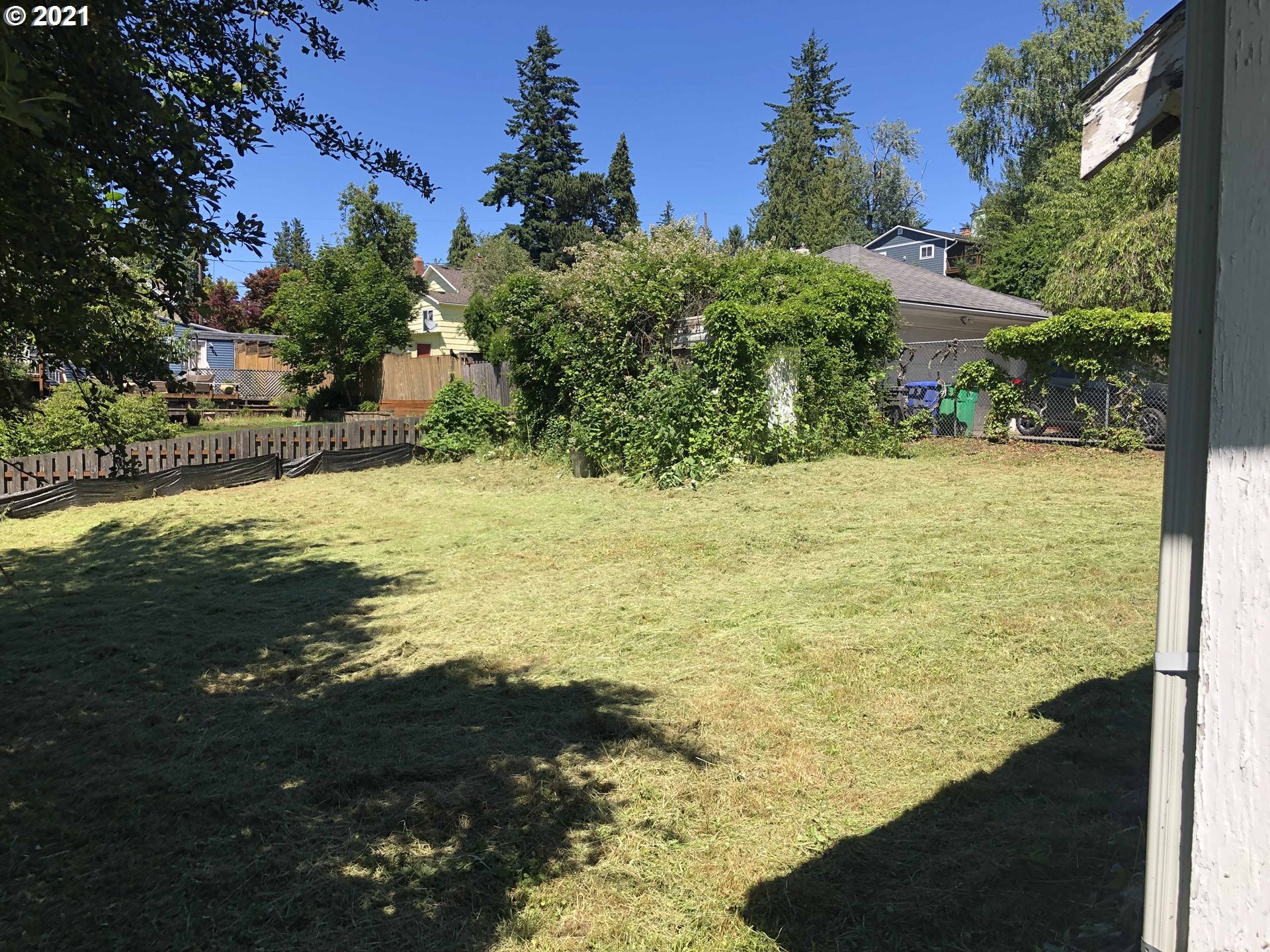 2005 Southwest Moss Street Portland, OR 97219 - Photo 6 of 8 Gallery Image 6