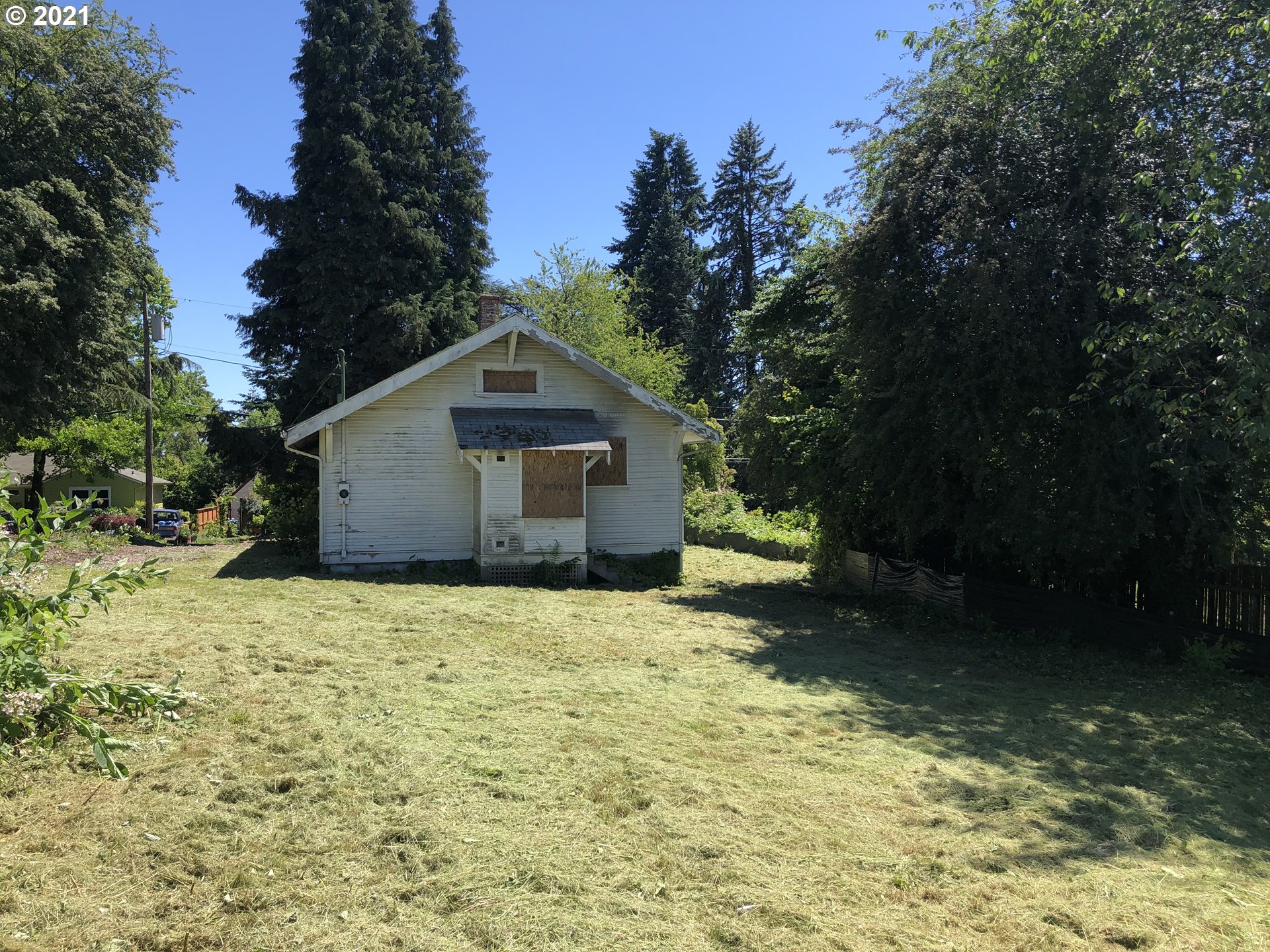 2005 Southwest Moss Street Portland, OR 97219 - Photo 8 of 8 Gallery Image 8