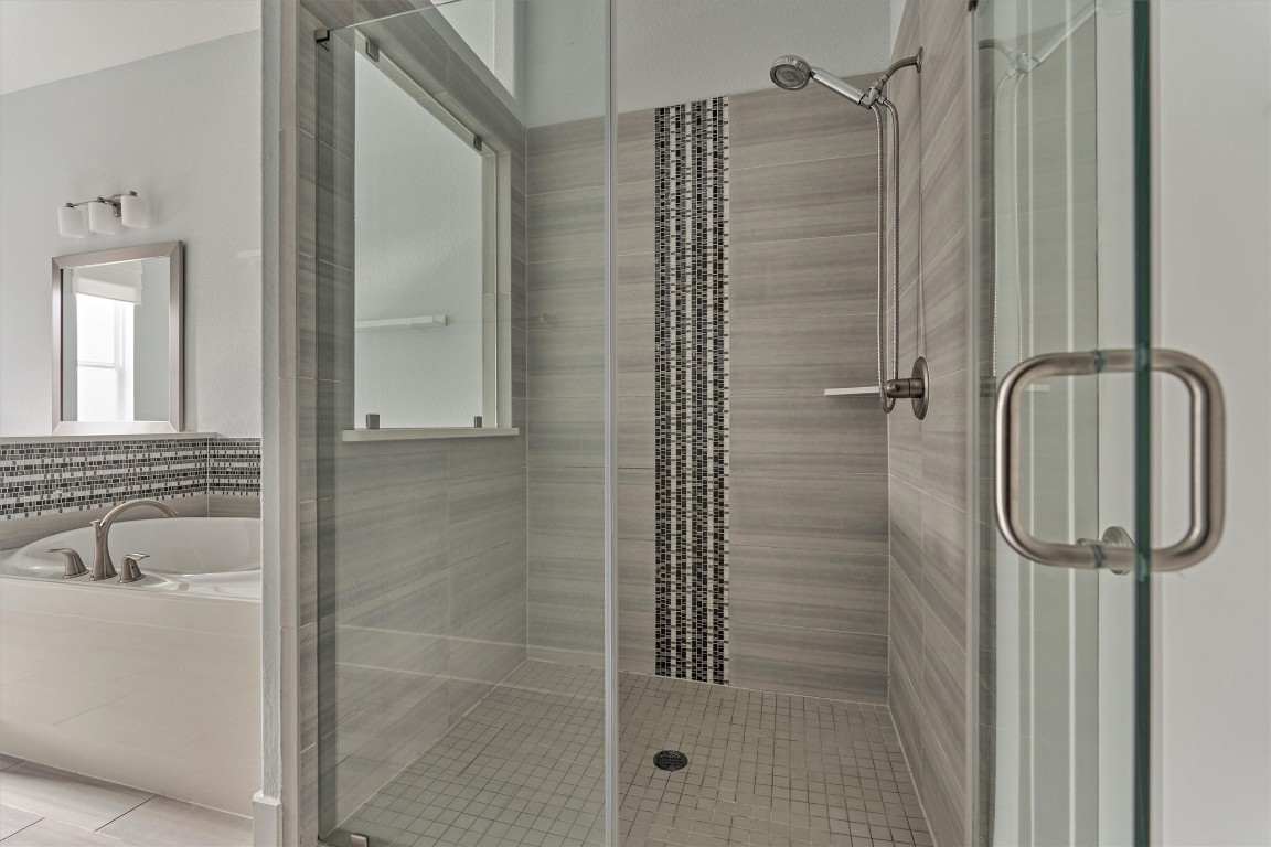 2113 Solstice Boulevard Spring, TX 77386 - Photo 32 of 50 a bathroom with a shower