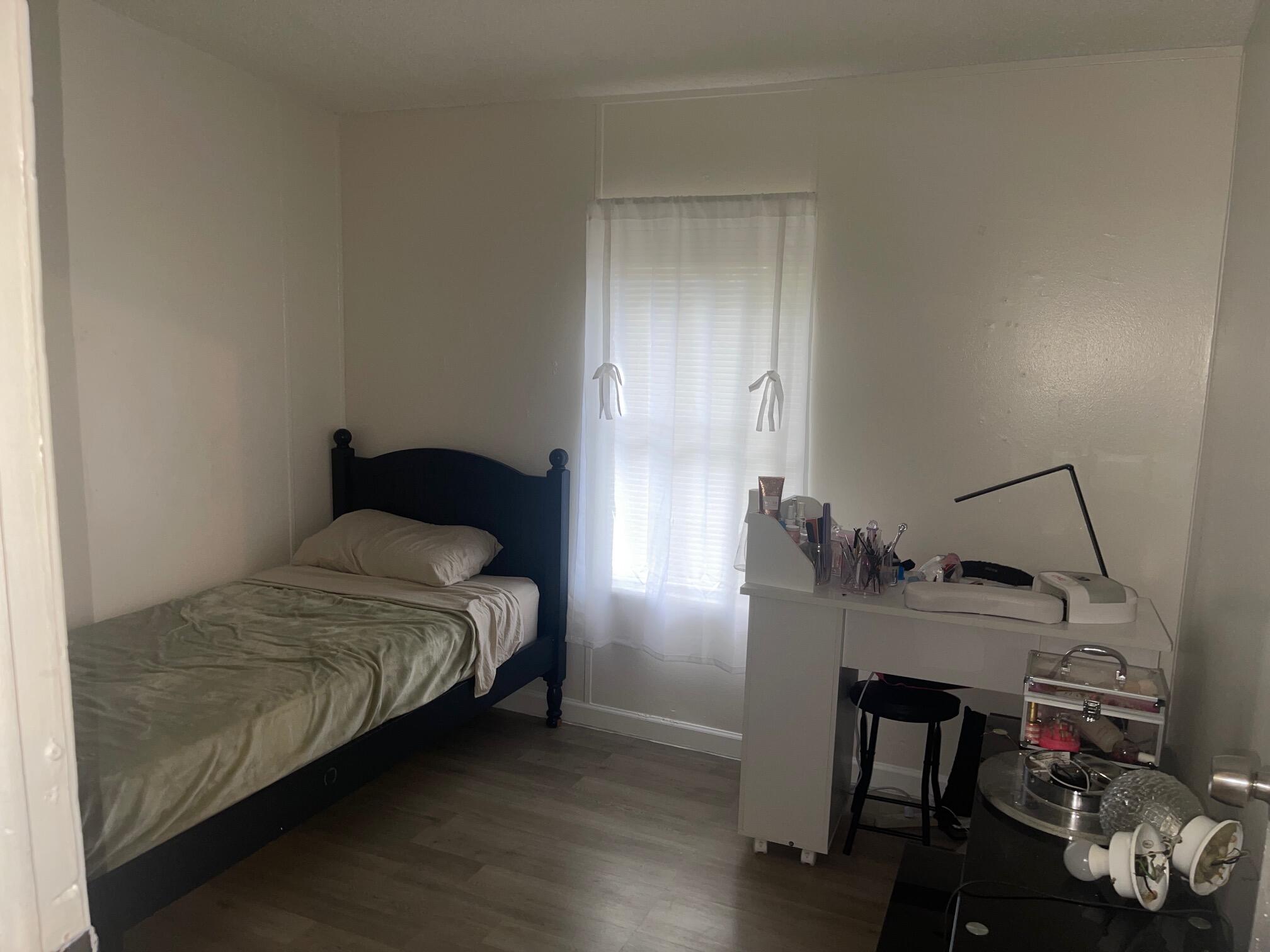 10552 Marina Way Boca Raton, FL 33428 - Photo 18 of 22 a bedroom with a bed and a table