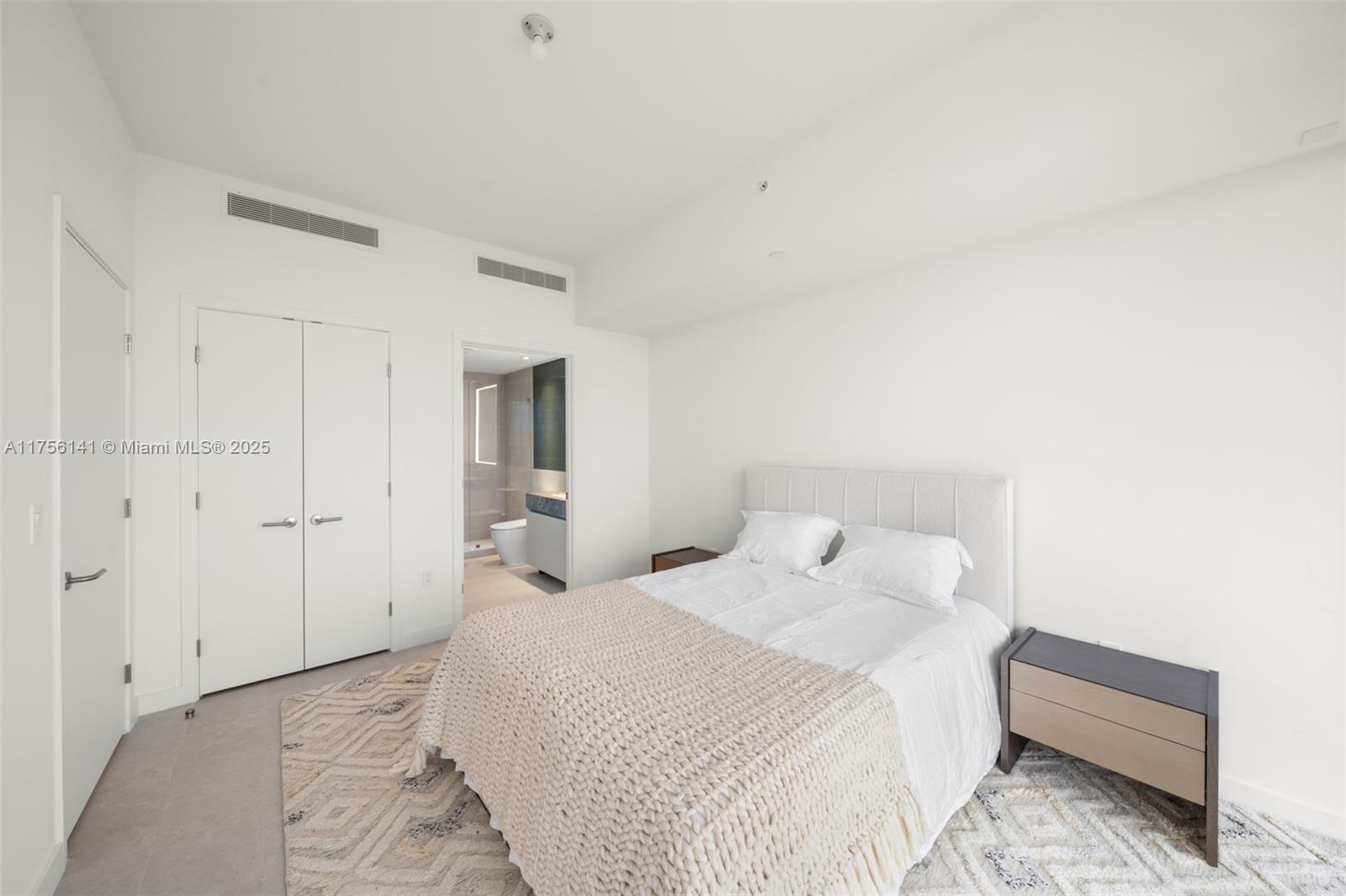 500 Alton Road, Unit 907 Miami Beach, FL 33139 - Photo 11 of 28