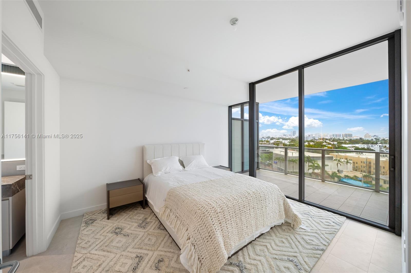 500 Alton Road, Unit 907 Miami Beach, FL 33139 - Photo 15 of 28