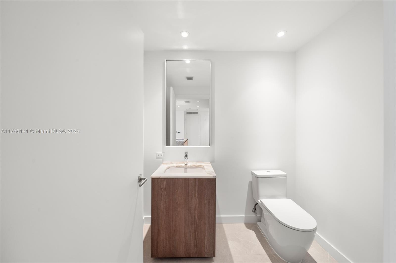 500 Alton Road, Unit 907 Miami Beach, FL 33139 - Photo 18 of 28