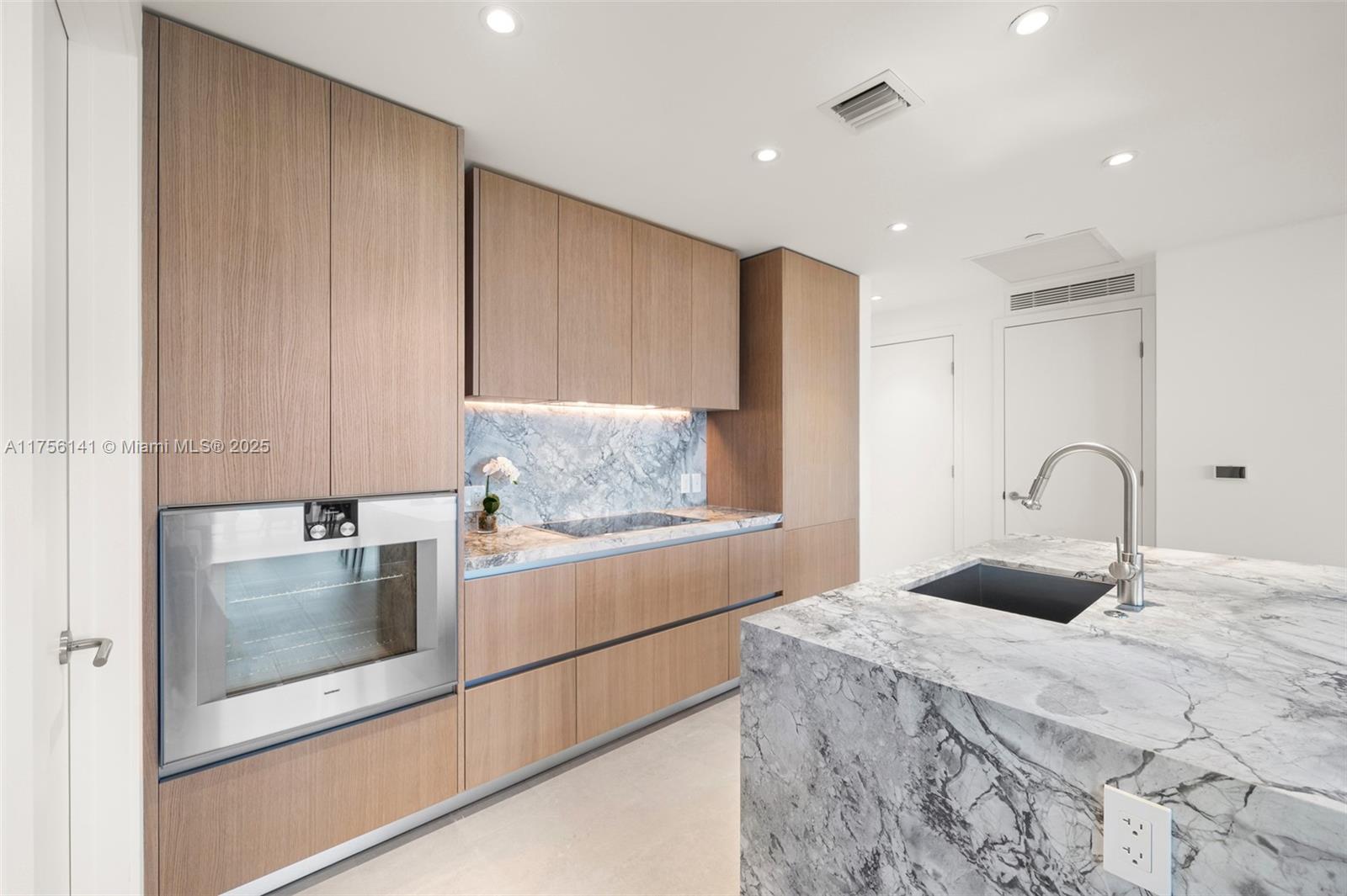 500 Alton Road, Unit 907 Miami Beach, FL 33139 - Photo 21 of 28