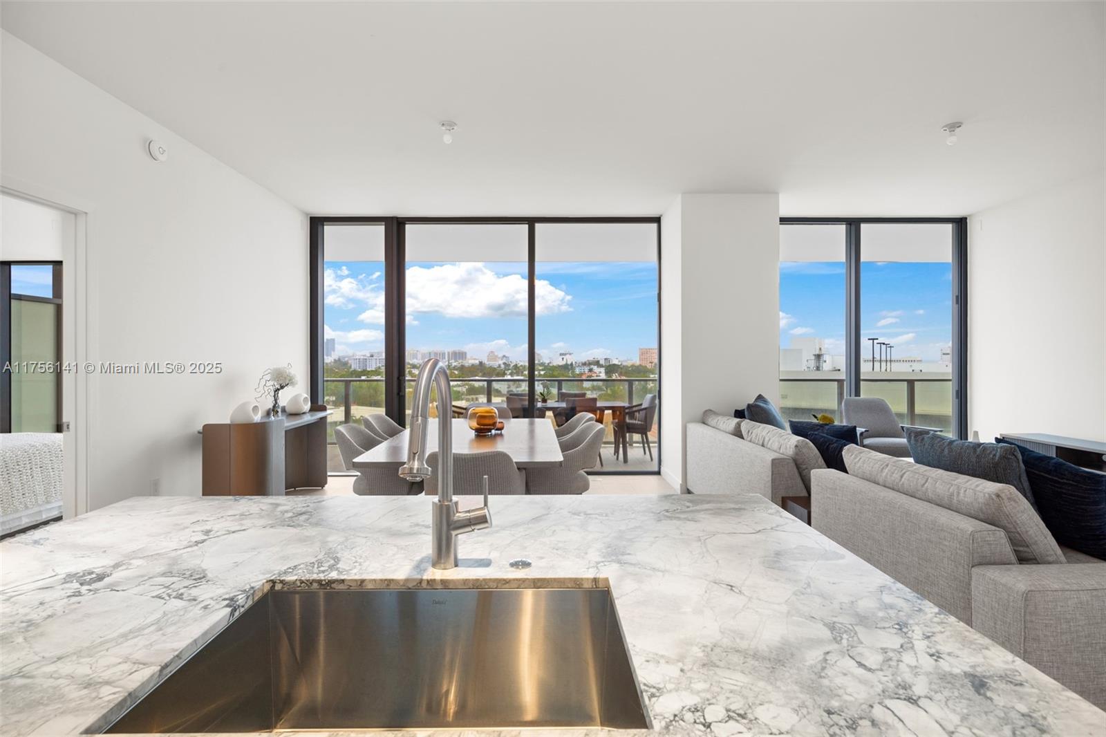 500 Alton Road, Unit 907 Miami Beach, FL 33139 - Photo 3 of 28