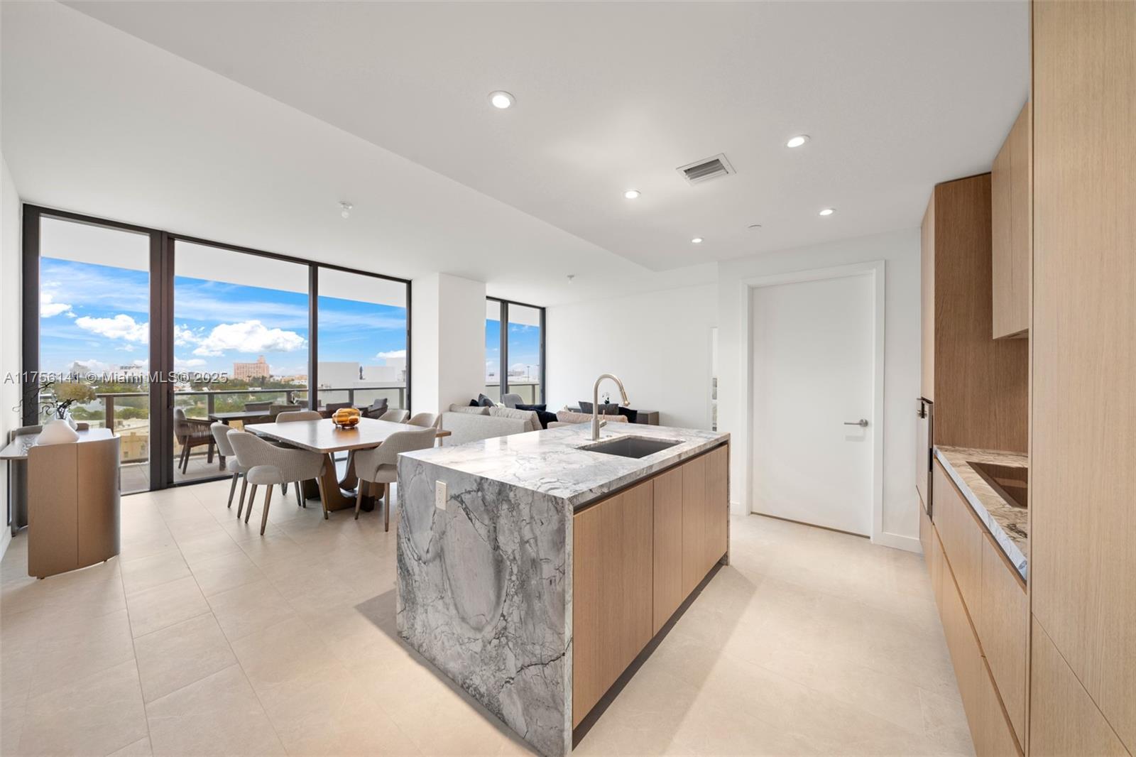 500 Alton Road, Unit 907 Miami Beach, FL 33139 - Photo 4 of 28