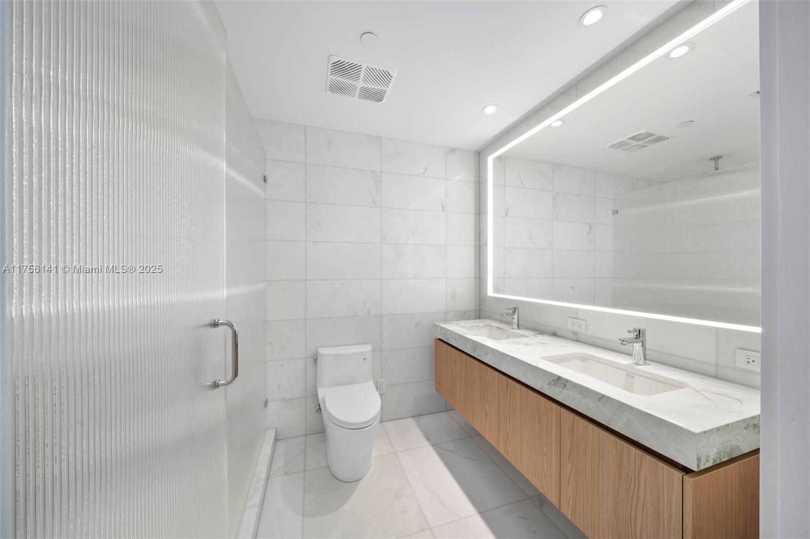 500 Alton Road, Unit 907 Miami Beach, FL 33139 - Photo 8 of 28