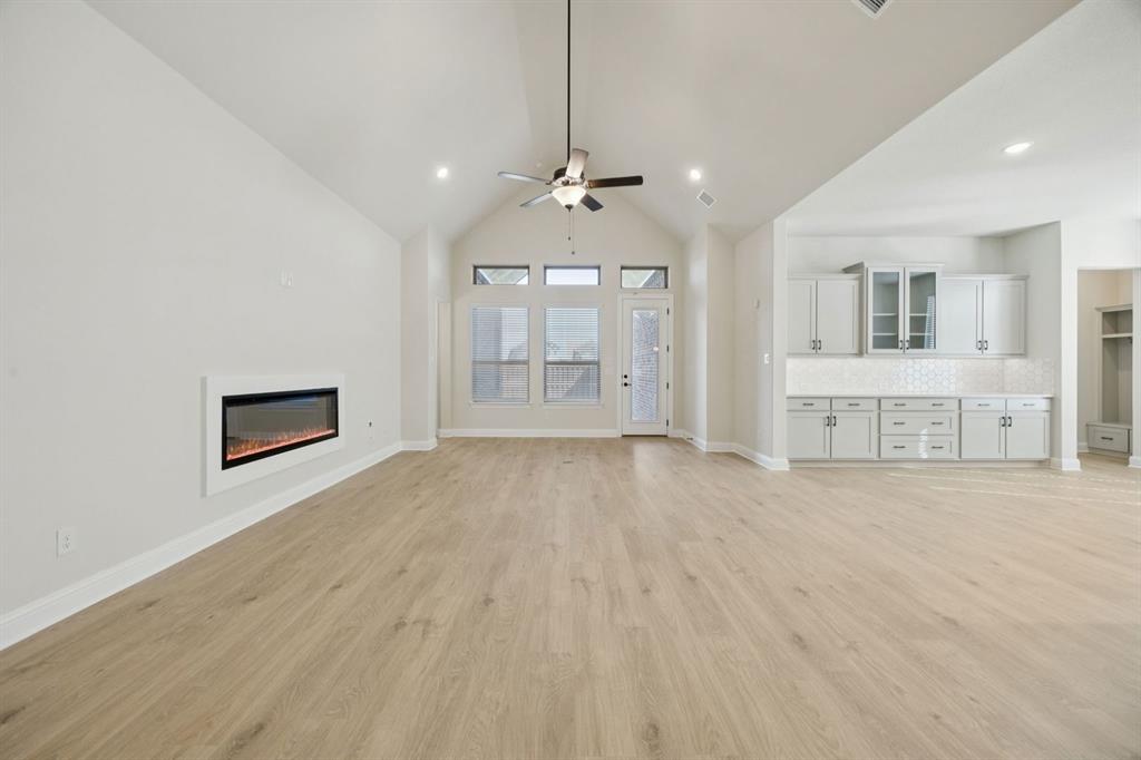 1016 Sunflower Street Crowley, TX 76036 - Photo 11 of 39 15-1016Sunflower_015