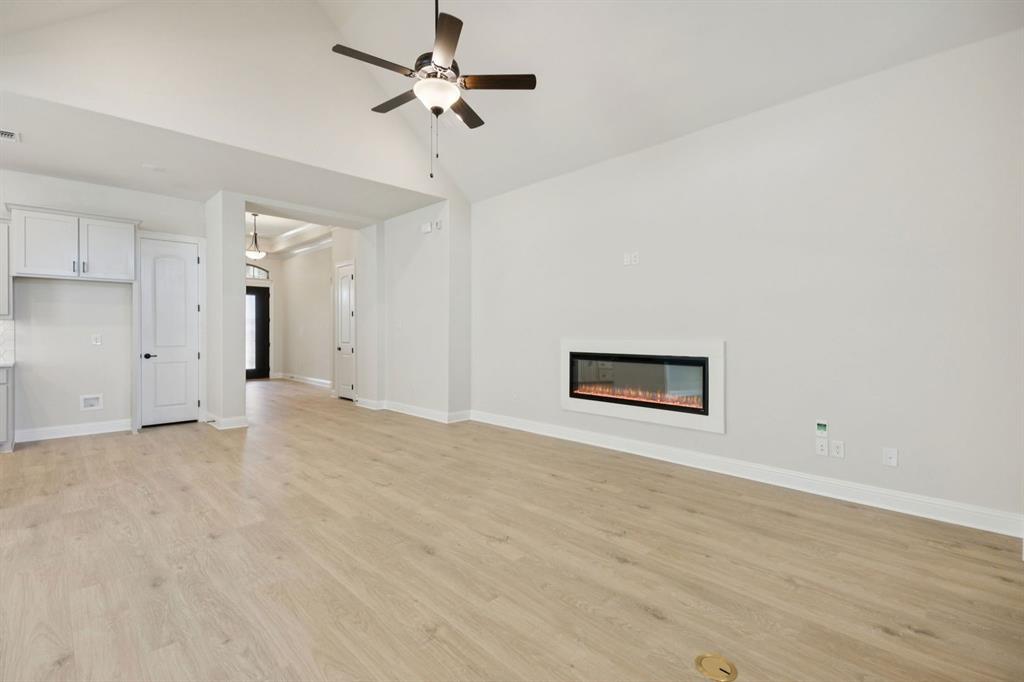 1016 Sunflower Street Crowley, TX 76036 - Photo 18 of 39 23-1016Sunflower_023