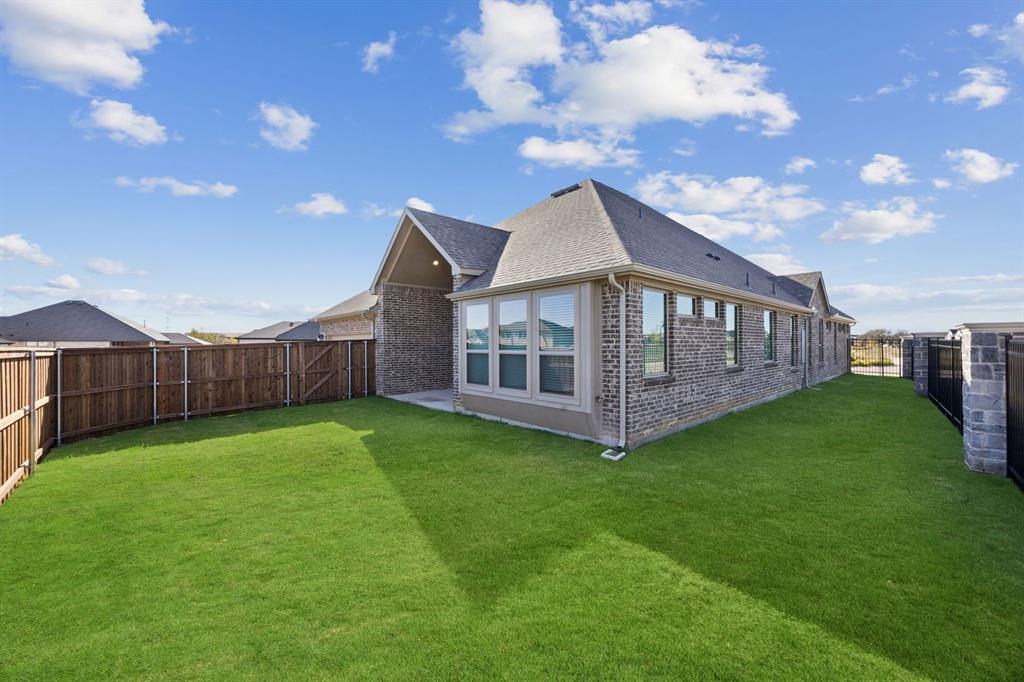 1016 Sunflower Street Crowley, TX 76036 - Photo 25 of 39 30-1016Sunflower_030