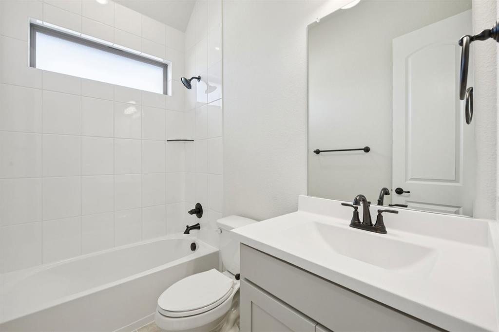 1016 Sunflower Street Crowley, TX 76036 - Photo 4 of 39 7-1016Sunflower_007