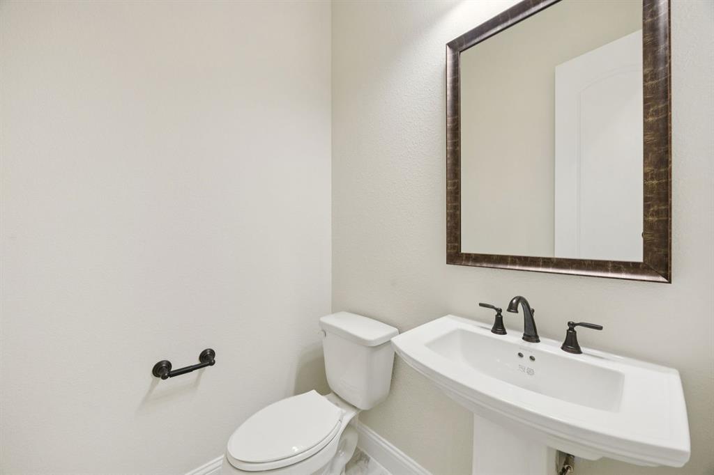 1016 Sunflower Street Crowley, TX 76036 - Photo 6 of 39 10-1016Sunflower_010