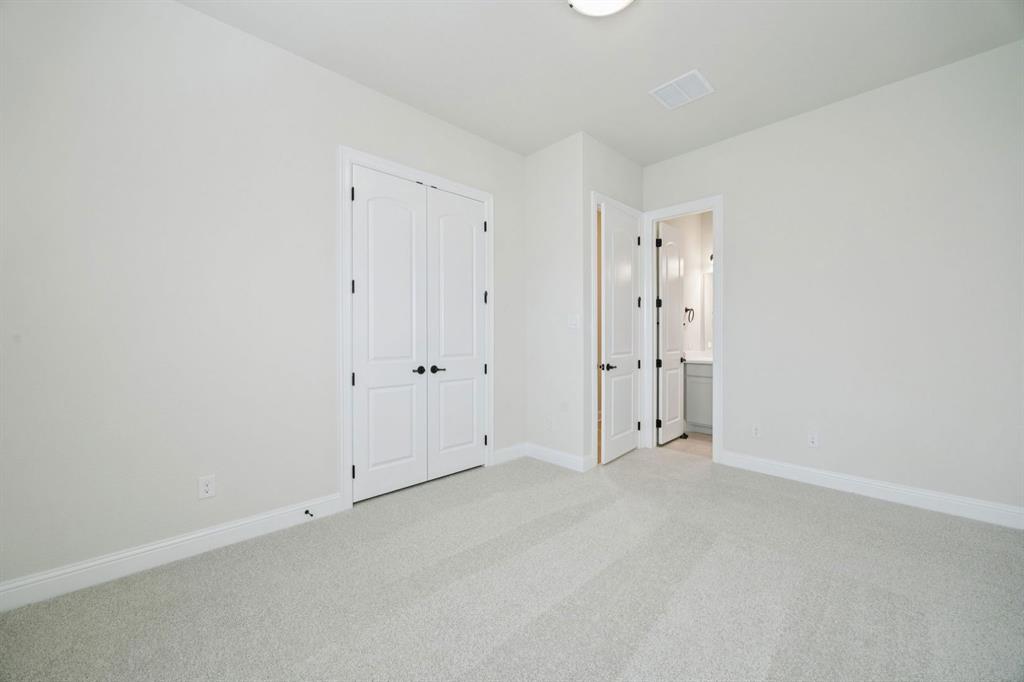 1016 Sunflower Street Crowley, TX 76036 - Photo 8 of 39 13-1016Sunflower_013