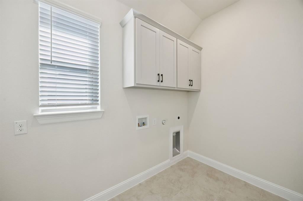 1016 Sunflower Street Crowley, TX 76036 - Photo 9 of 39 19-1016Sunflower_019