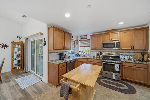 $495,000 | 3110 Bedrock Lane, Redding, CA 96003