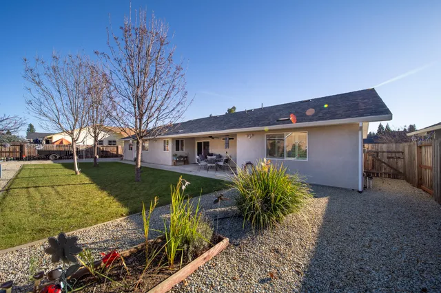 $495,000 | 3110 Bedrock Lane, Redding, CA 96003