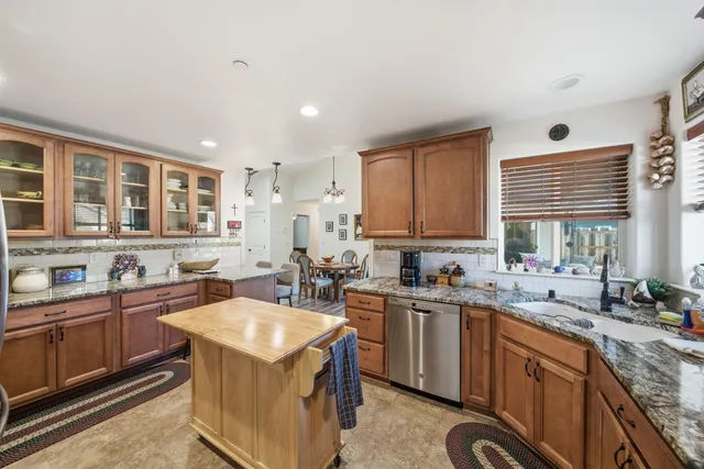 $495,000 | 3110 Bedrock Lane, Redding, CA 96003