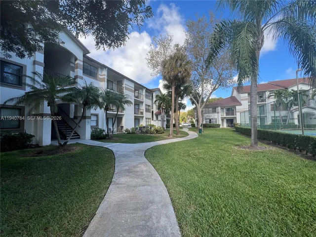 $1,720 | 550 South Park Road, Unit 148, Hollywood, FL 33021