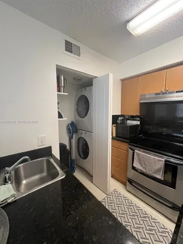 $1,720 | 550 South Park Road, Unit 148, Hollywood, FL 33021