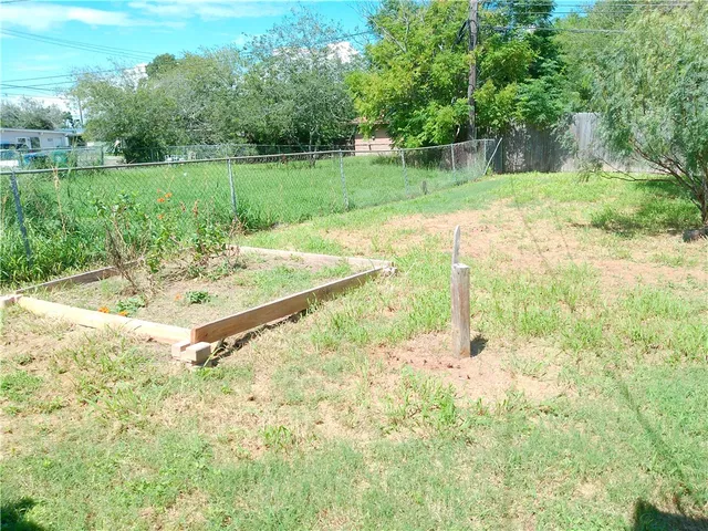 a view of a house with a backyard