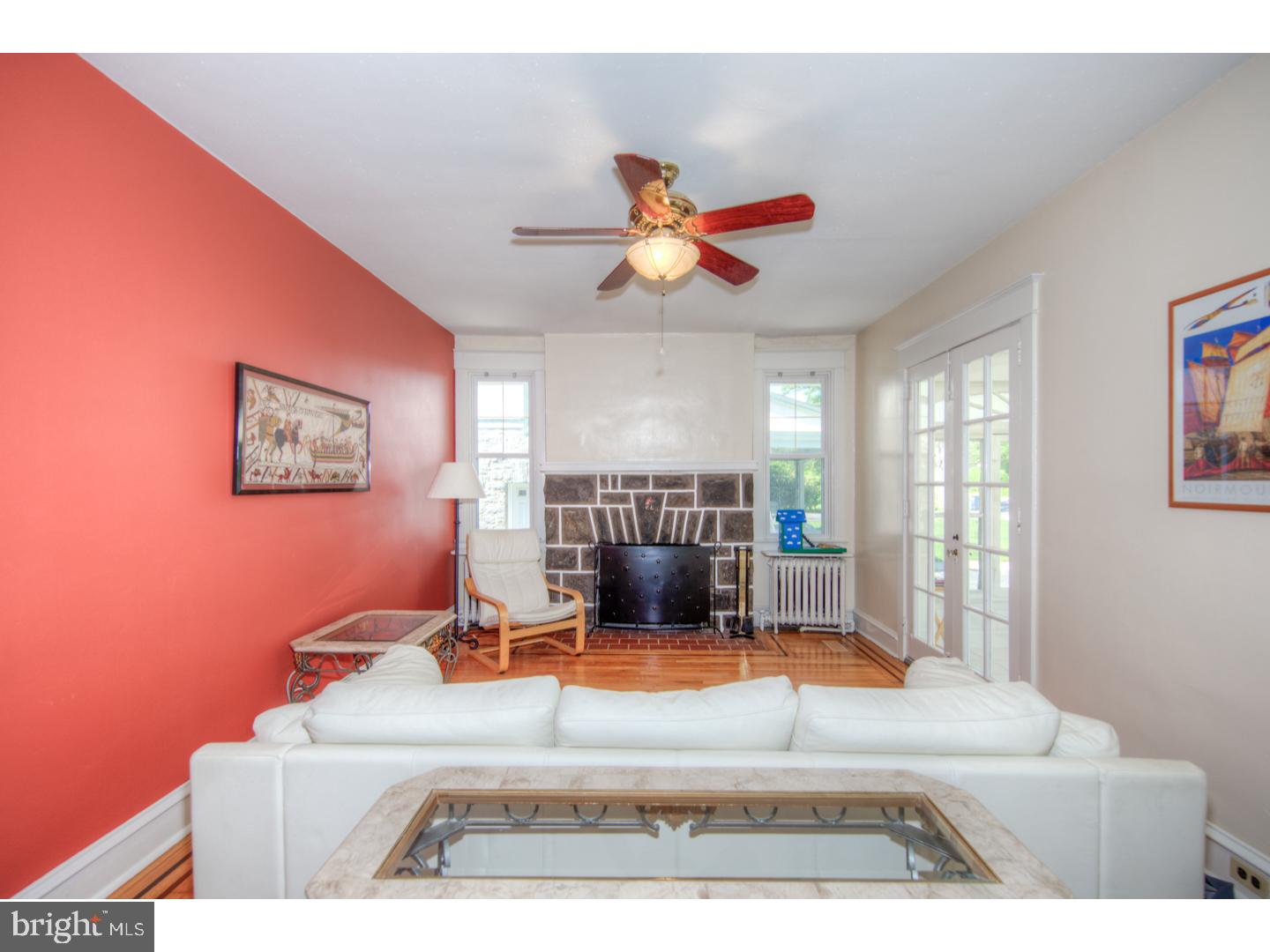 141 South Rolling Road Springfield, PA 19064 - Photo 4 of 24 Living Room