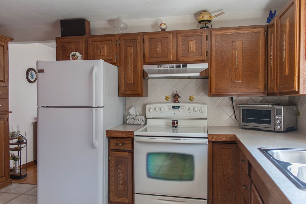 724 Bay Road Amherst, MA 01002 - Photo 12 of 30