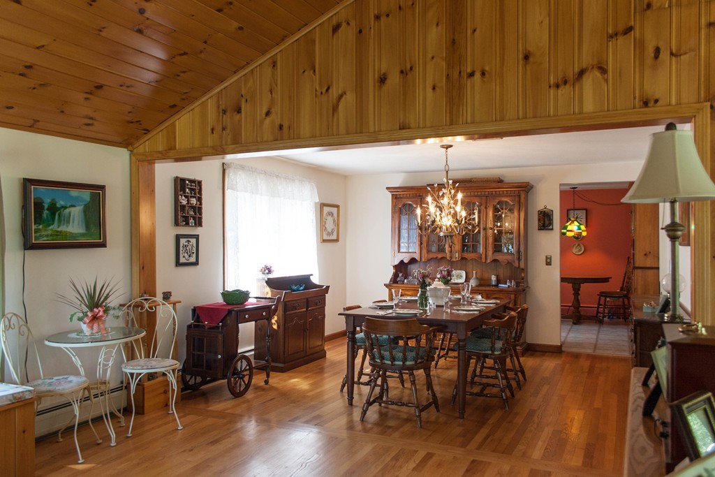 724 Bay Road Amherst, MA 01002 - Photo 3 of 30