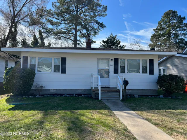 $1,300 | 1011 Maple Street, Elizabeth City, NC 27909