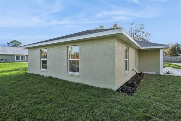 a view of a house with a yard