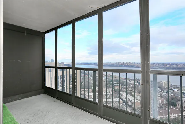 $2,700 | 300 Winston Drive, Unit 2906, Cliffside Park, NJ 07010