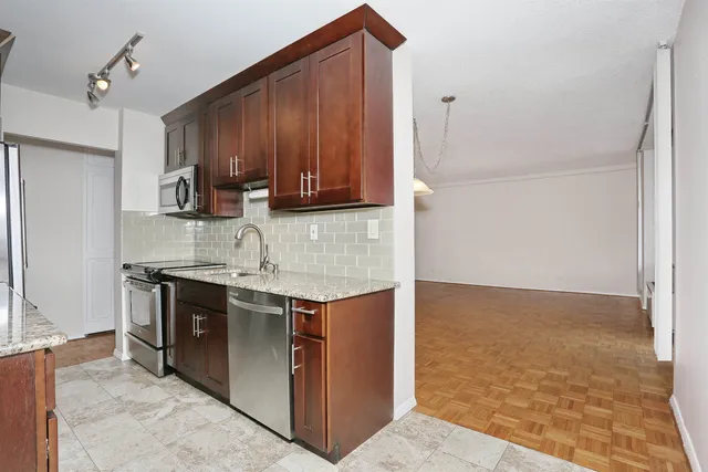 $2,700 | 300 Winston Drive, Unit 2906, Cliffside Park, NJ 07010