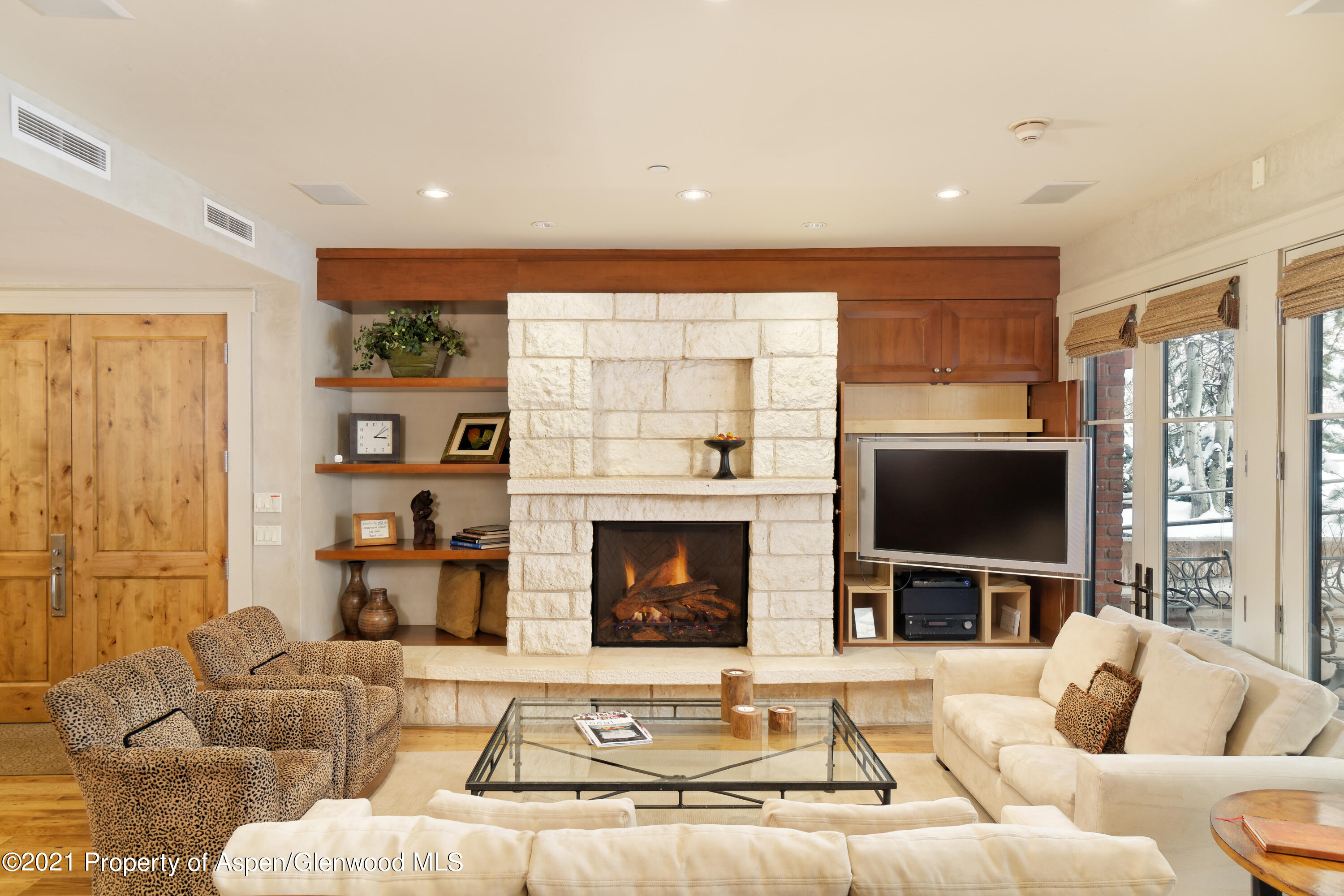 101 North Spring Street, Unit 102 Aspen, CO 81611 - Photo 12 of 21 101NSpringSt#102_HiRes_012320_18