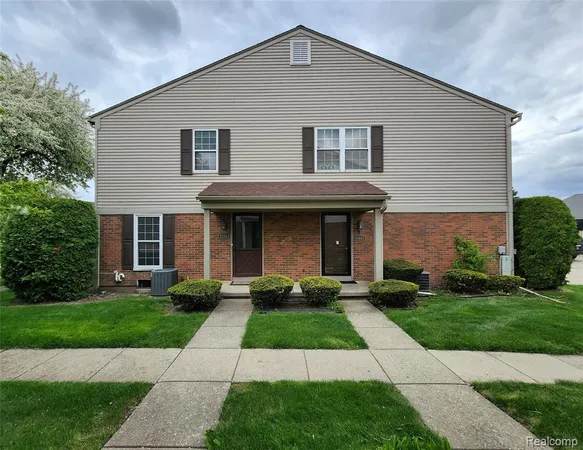 $219,999 | 15913 North Franklin Drive, Unit 127, Clinton Township, MI 48038