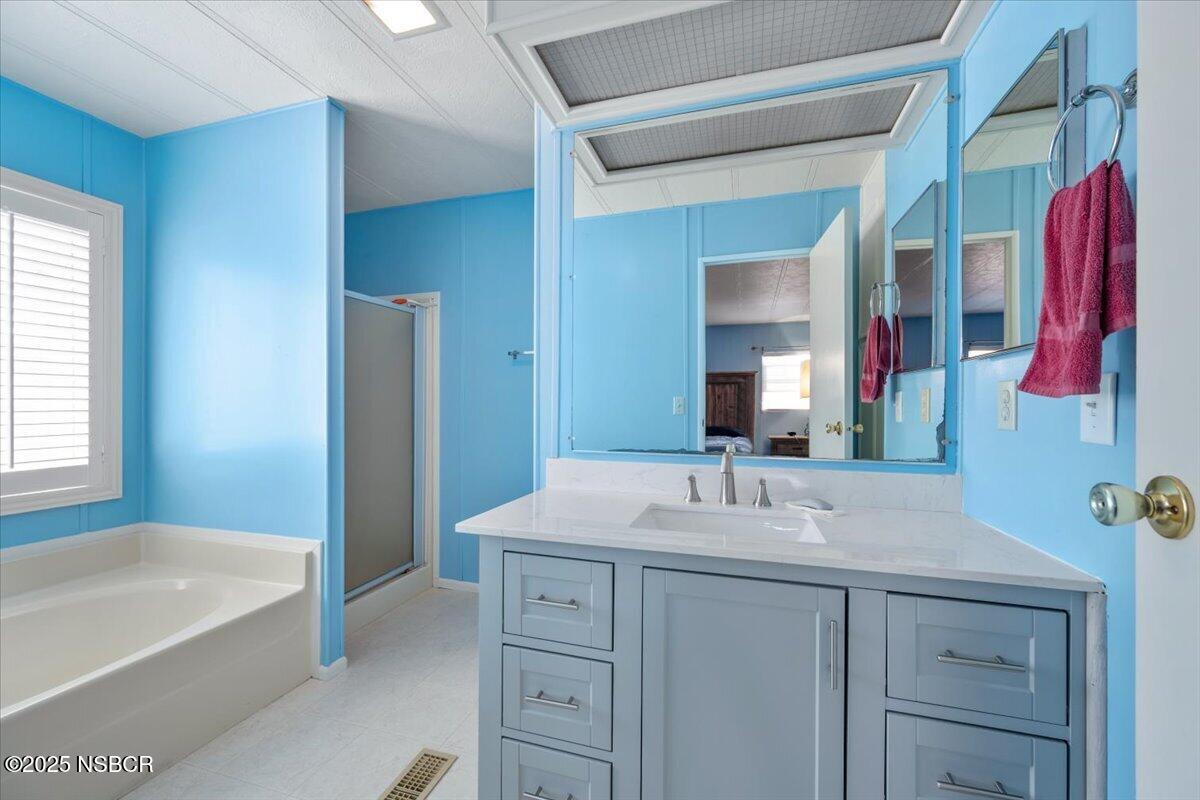 1104 Devonshire Place Santa Maria, CA 93455 - Photo 15 of 46 18-Primary Bedroom En Suite