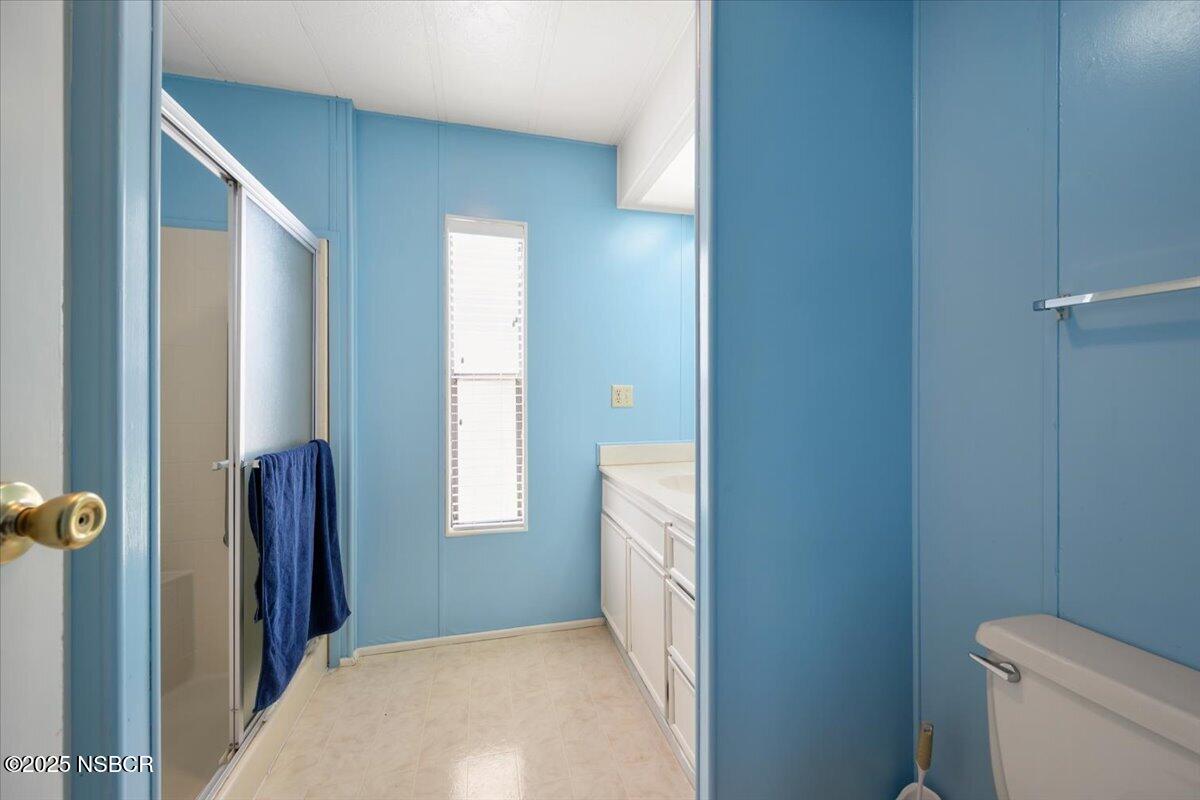 1104 Devonshire Place Santa Maria, CA 93455 - Photo 17 of 46 21-Bathroom