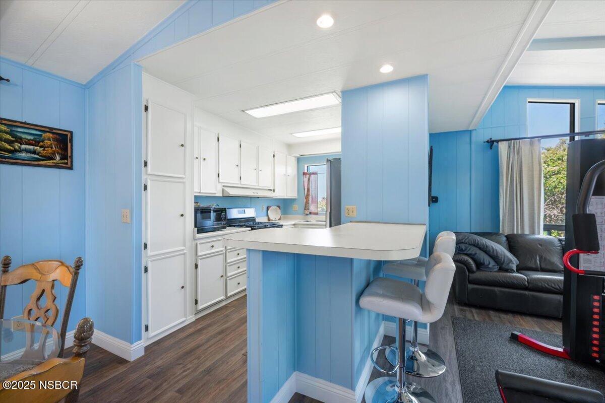 1104 Devonshire Place Santa Maria, CA 93455 - Photo 9 of 46 12-Kitchen