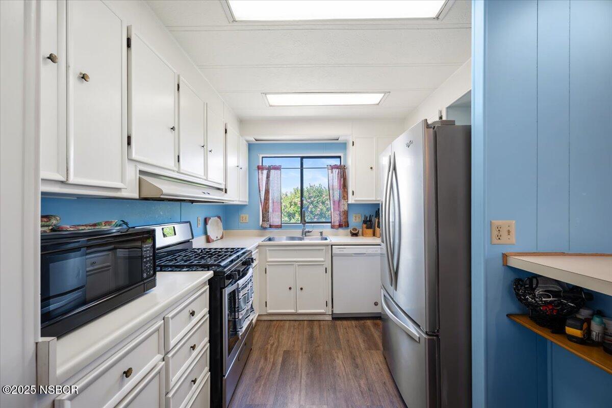 1104 Devonshire Place Santa Maria, CA 93455 - Photo 10 of 46 13-Kitchen
