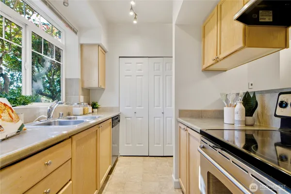 $389,000 | 18930 Bothell Everett Highway, Unit E103, Bothell, WA 98012