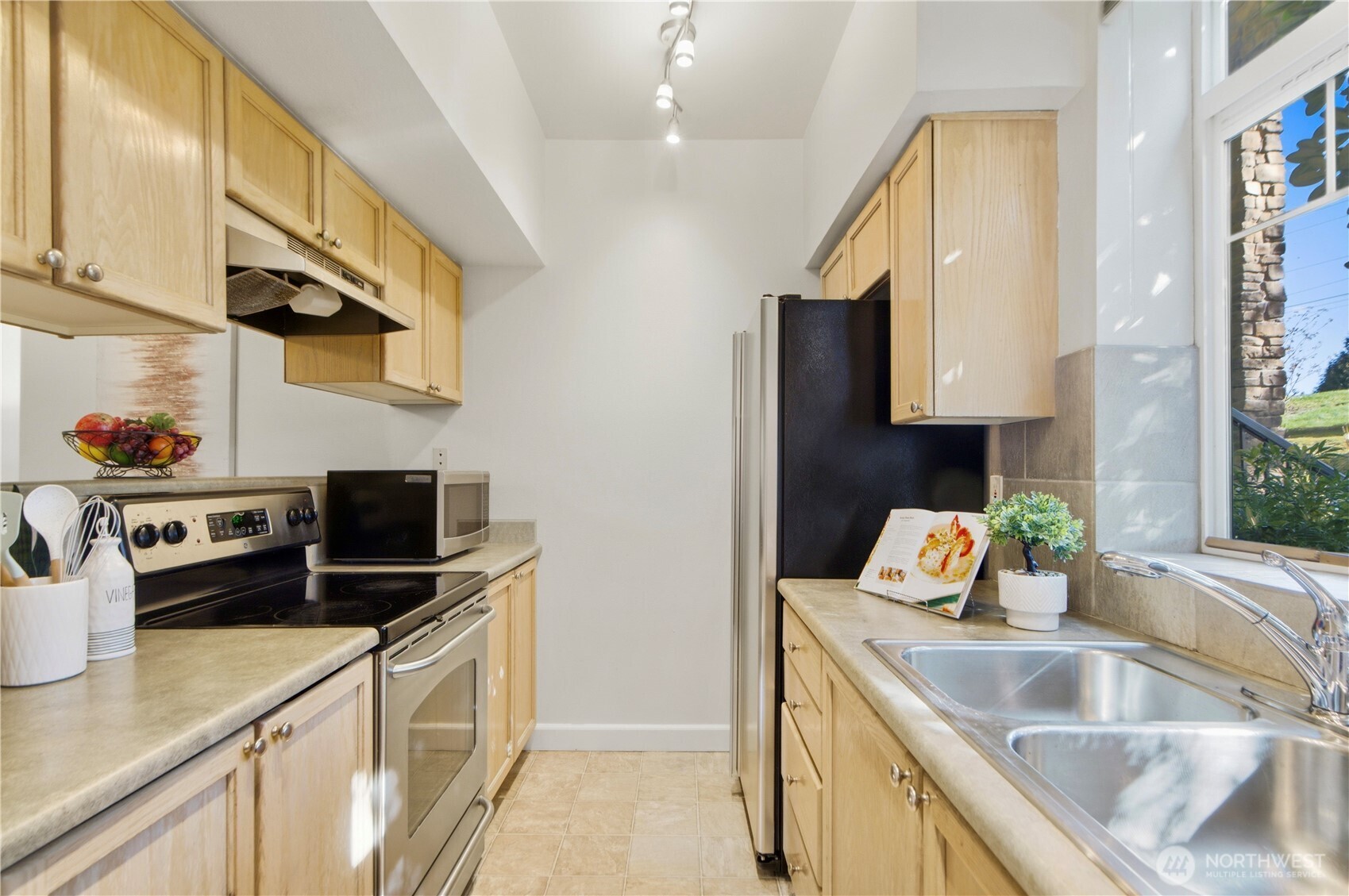 18930 Bothell Everett Highway, Unit E103 Bothell, WA 98012 - Photo 10 of 25