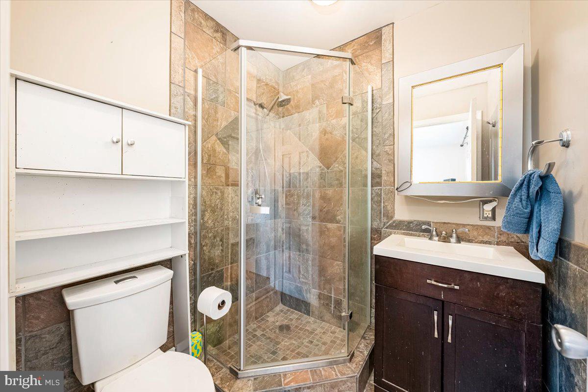 5968 Grove Hill Road Frederick, MD 21703 - Photo 15 of 43 Primary EnSuite Bath