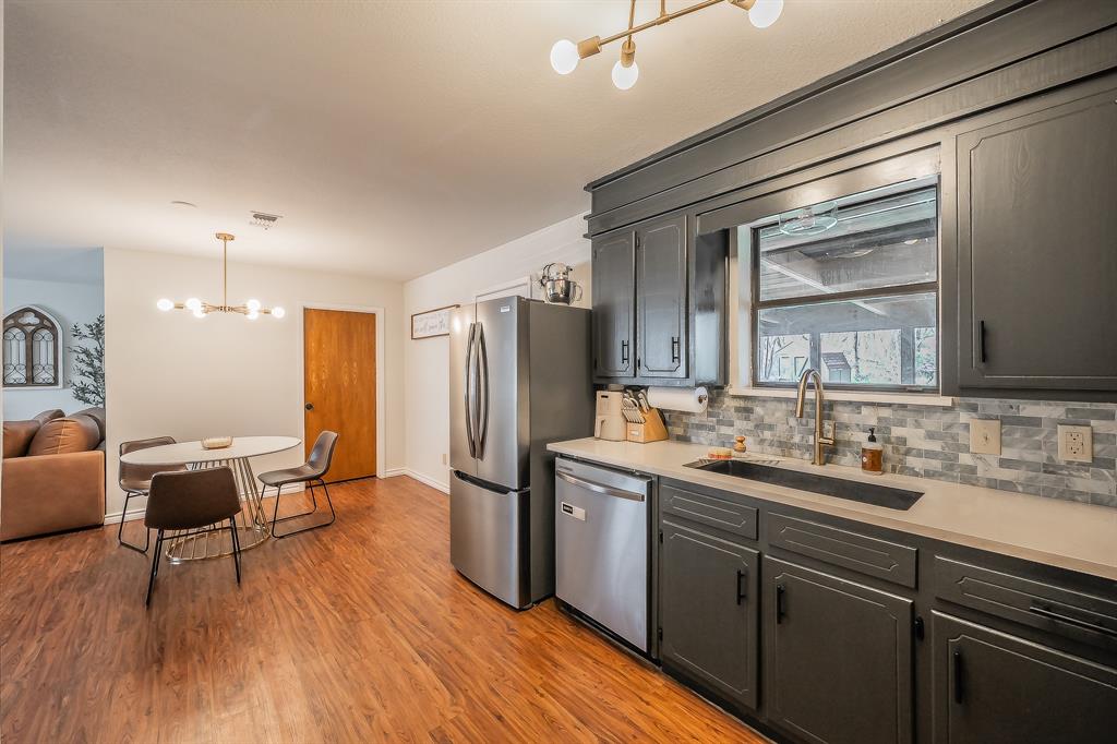 302 West Hale Avenue Decatur, TX 76234 - Photo 5 of 33