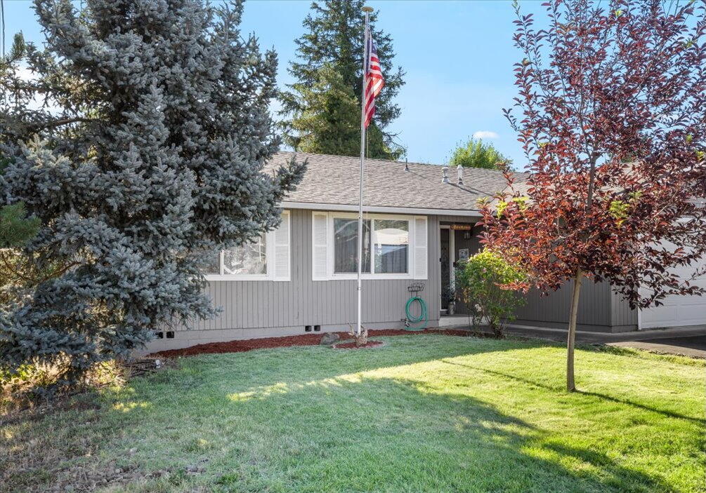 2346 Springbrook Road Medford, OR 97504 - Photo 3 of 10 3