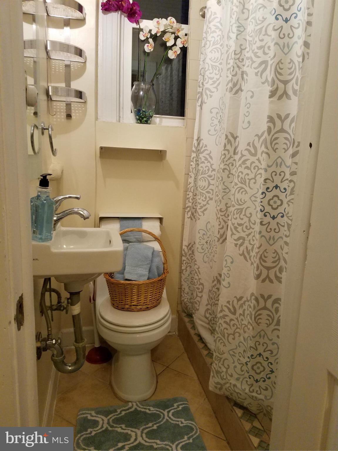 85 R Street Northwest Washington, DC 20001 - Photo 19 of 28 Bath