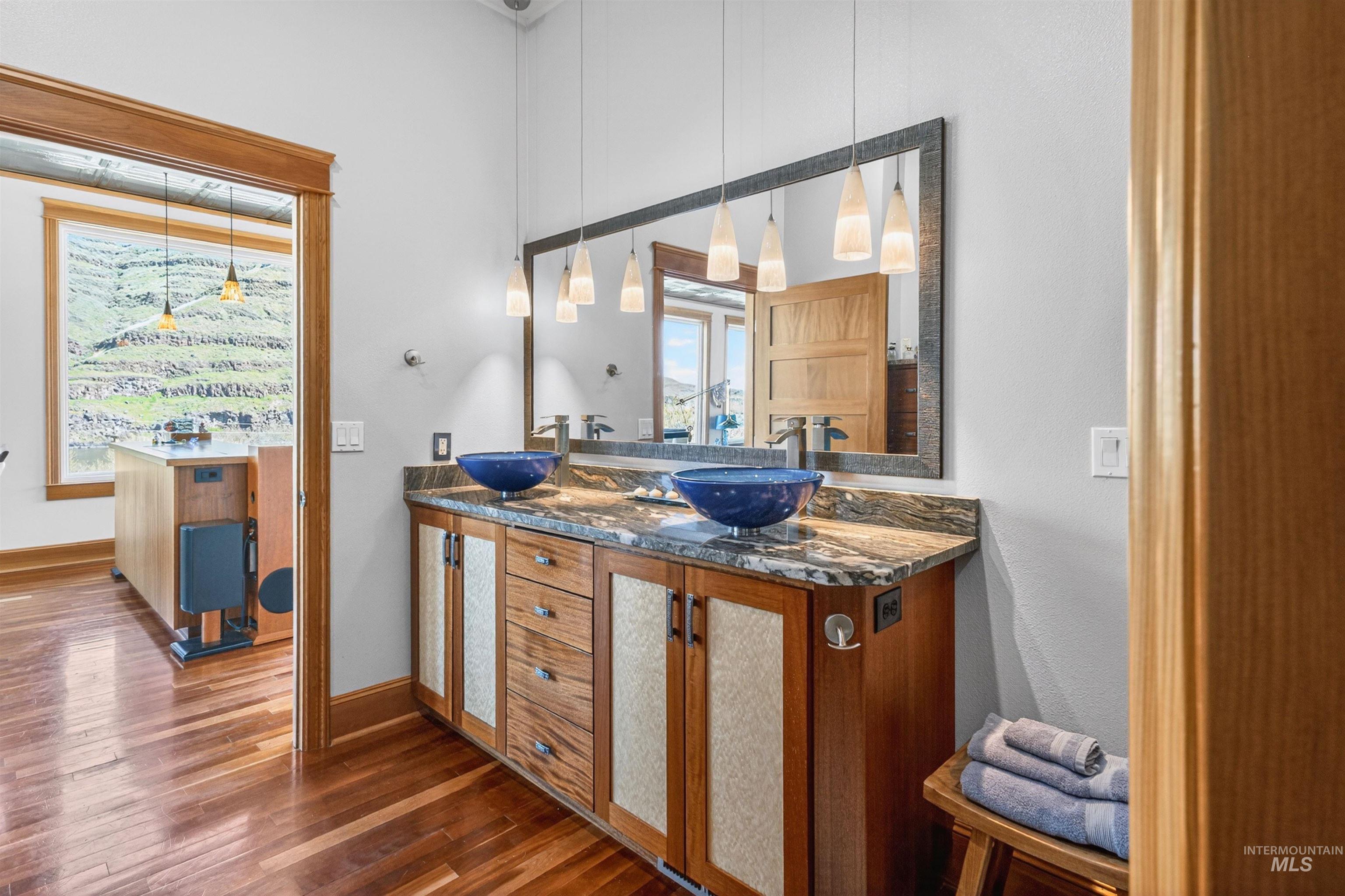 6382 Snake River Road Asotin, WA 99402 - Photo 9 of 34 Full bath featuring double vanity and dark wood-type flooring