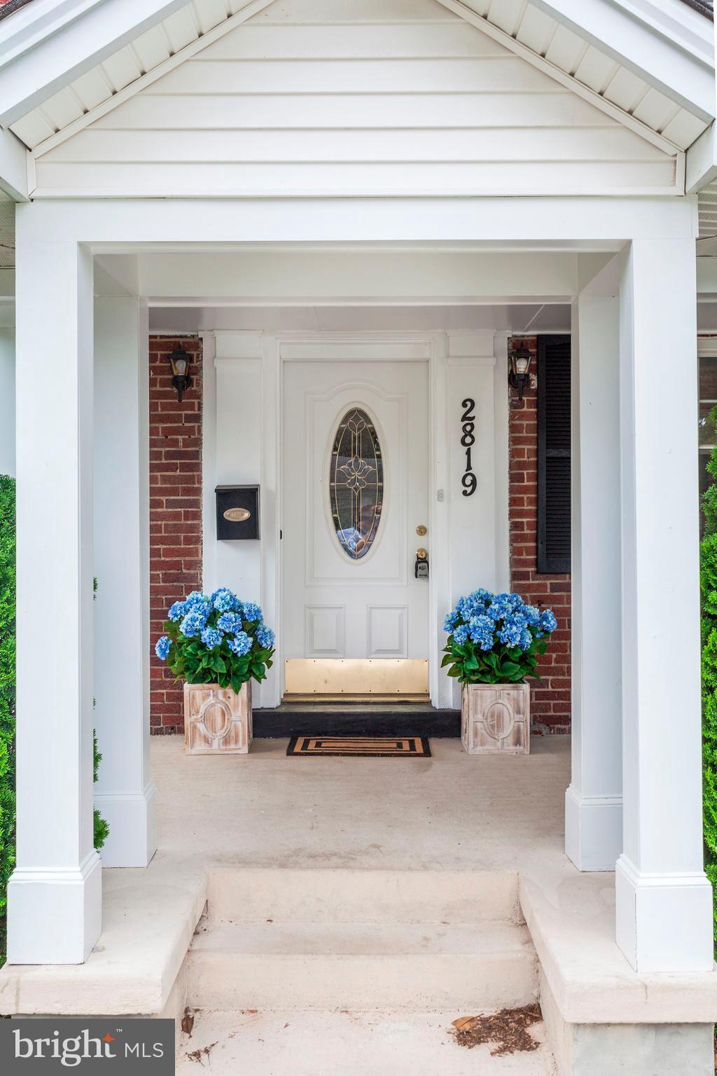 2819 South Arlington Ridge Road Arlington, VA 22202 - Photo 2 of 30