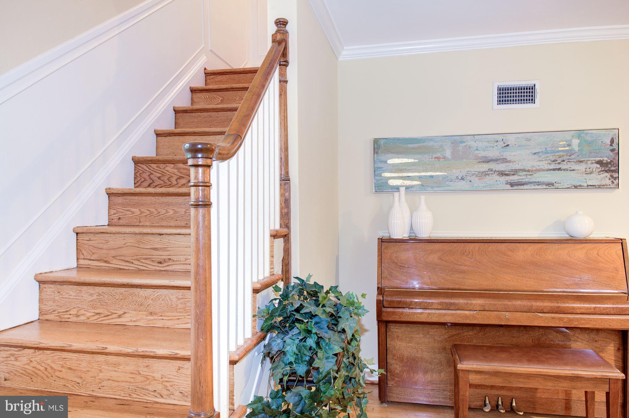 2819 South Arlington Ridge Road Arlington, VA 22202 - Photo 3 of 30 a view of entryway