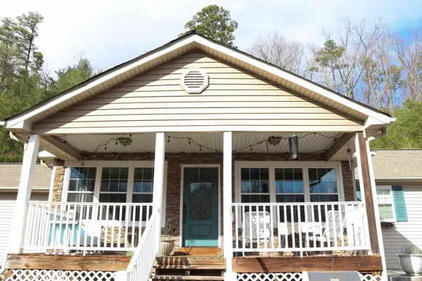 $379,000 | 294 North Woods Lane, Trenton, GA 30752